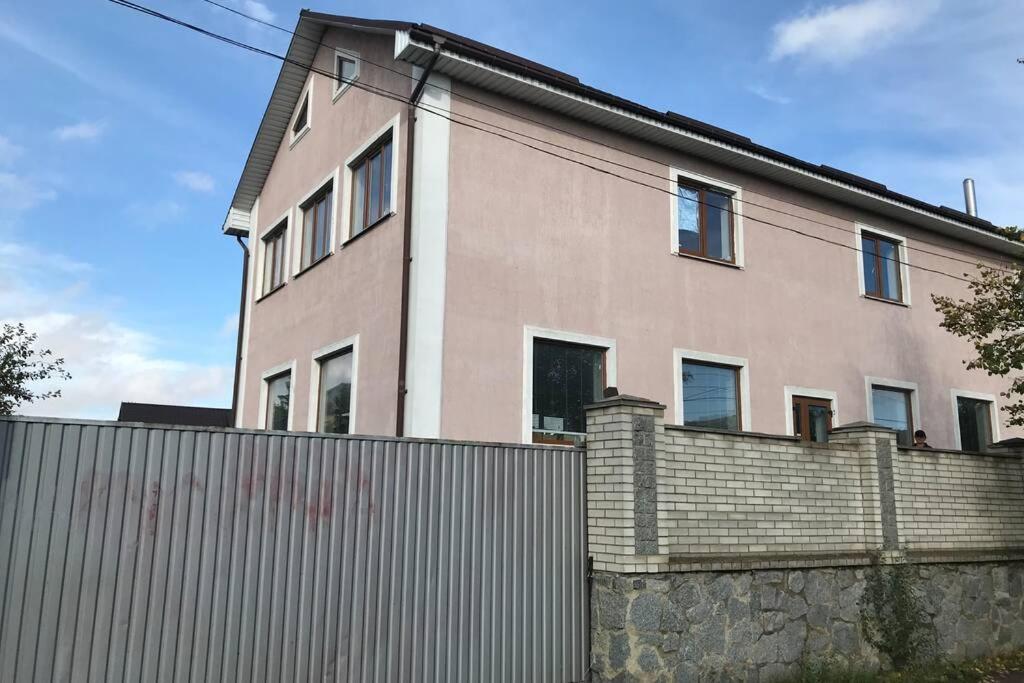 Зручне Помешкання В Центрі Міста Саме Для Вас. Бердичів Екстер'єр фото